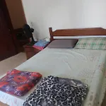 Quarto casal banheiro compartilhado