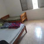 Quarto casal banheiro compartilhado