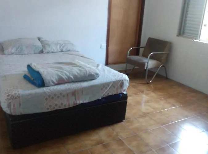 Quarto casal banheiro compartilhado