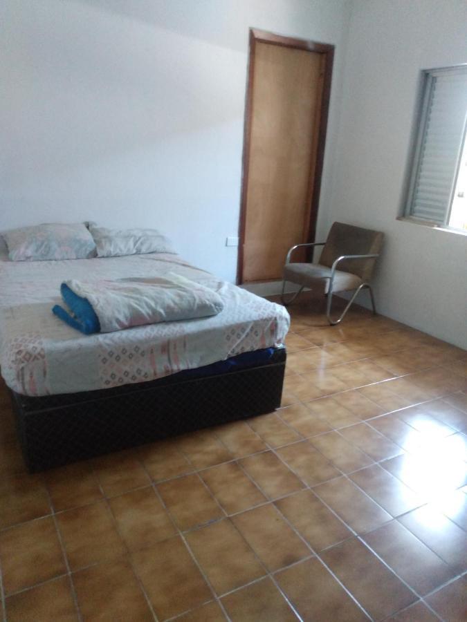 Quarto casal banheiro compartilhado Pousada São Paulo