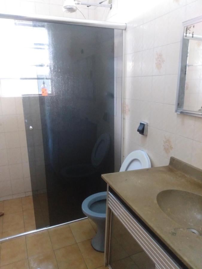 Quarto casal banheiro compartilhado Pousada *